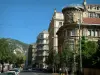 Toulon - Straat met bomen en gebouwen in de stad