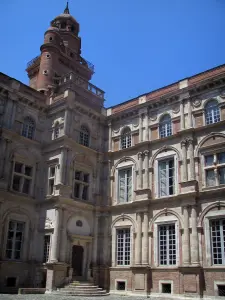 Toulouse - Hôtel d'Assézat, avec sa tour, abritant la fondation Bemberg