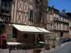 Toulouse - Terrasses de cafés et maisons de la vieille ville