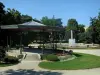 Toulouse - Jardin du Grand Rond : kiosque à musique, bassin avec jets d'eau, allées, pelouses, arbustes, fleurs et arbres