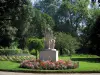 Toulouse - Royal garden: statue, flowerbeds, lawn and trees