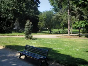 Toulouse - Piante da giardino: panche, prati, sentieri e alberi