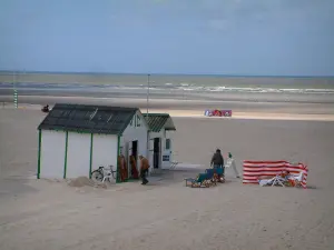 Touquet-Paris-Plage - Opal Coast: sandy beach, beach huts, deckchairs and the Channel (sea)