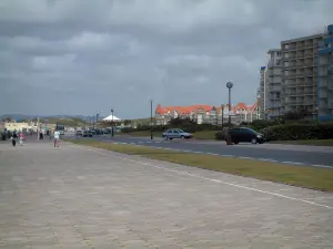 Touquet-Paris-Plage - Dike-walk, street, buildings and clouds in the sky