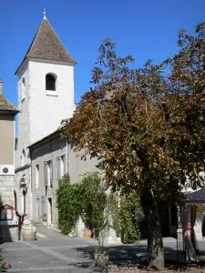 Tournon-d'Agenais - Bell tower and houses of the bastide town