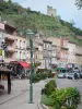 Tournon-sur-Rhône - Tour surplombant les façades et commerces de la ville