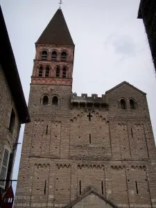 Tournus - Abbazia di St Philibert: facciata della chiesa abbaziale di Saint-Philibert (romanica)