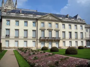 Tours - Ehemaliger erzbischöflicher Palais, der das Museum der schönen Künste birgt und sein Garten