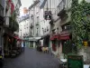 Tours - Strasse der Altstadt mit ihren Häusern und ihren Terrassen von Restaurants