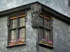 Tours - Maison de la vieille ville aux fenêtres ornées de sculptures en bois