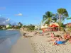 Les Trois-Îlets - Descansando en la playa de arena de Anse Mitan