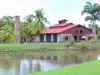 Les Trois-Îlets - Casa de la Caña: Museo de la caña de azúcar en el río Vatable y palmeras antigua destilería