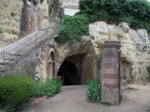 Trôo - Vivienda troglodita y la entrada a la Fuente