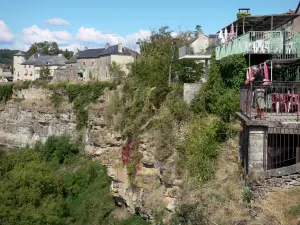 Trou de Bozouls - Bozouls Canyon: case del villaggio e scogliere anfiteatro naturale