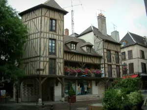 Troyes - Houten gebouw van het Bureau van Toerisme