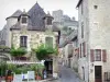 Turenne - Facciate delle case del borgo medievale