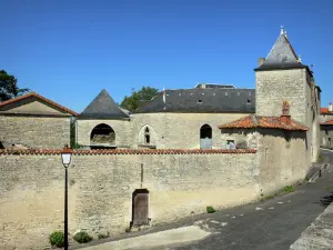 Tusson - Farola y las casas en el pueblo