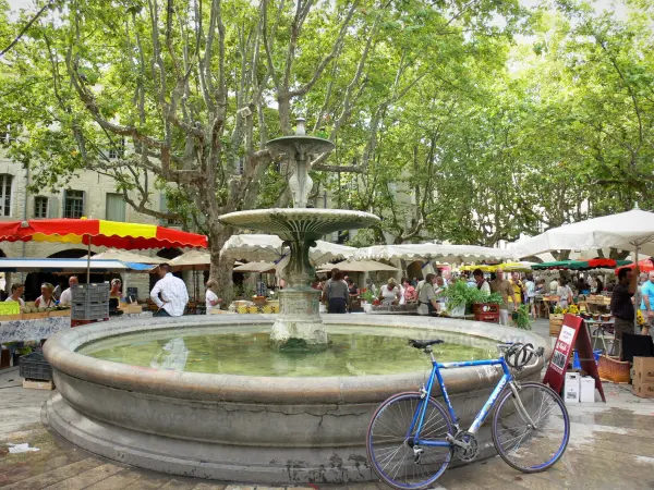 Uzès - Führer für Tourismus, Urlaub & Wochenende im Gard