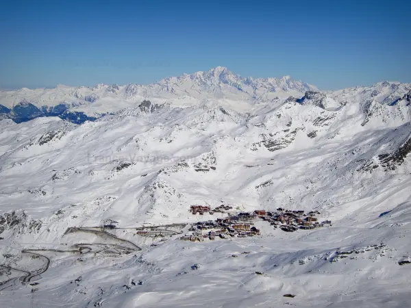 Val Thorens - Wintersportort, Skigebiet der 3 Täler und schneebedeckte Berge (Schnee)