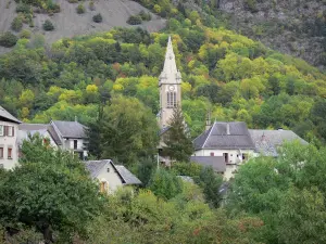 Valbonnais - Village of Entraigues, with its houses and its church bell tower, surrounded by trees