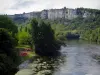 Valle del Dordoña - Río (Dordoña), en tierra, los árboles en los acantilados junto al río y, en Quercy