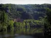 Valle del Lot - Río (lote) y los árboles a la orilla del agua, en Quercy