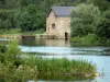 Valle del Mayenne - Moulin du Gue de Menil, río Mayenne y zonas verdes