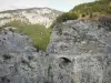 Vallée de l'Ubaye - Pont du Châtelet bordé de parois rocheuses