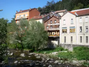 Vals-les-Bains - Fachadas de la localidad, junto al río Volane