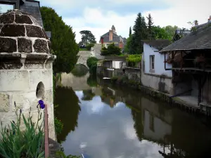 Vendôme - Houses by the Loir River