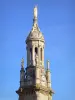 Verdelais大教堂 - Notre-Dame de Verdelais大教堂钟楼由维尔京的雕像超越