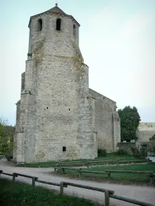 Verneuil-en-Bourbonnais - Ancienne collégiale Saint-Pierre (église)