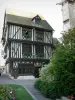 Vernon - Maison du Temps Jadis, half-timbered and corbelled house, home to the tourist office of Portes de l'Eure, near the collegiate church