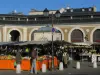 Versalles - Plaza del Mercado con puestos y salones de la ciudad real