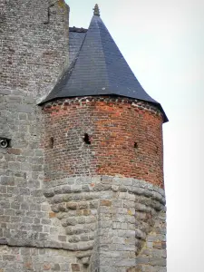 Versterkte kerken van Thiérache - Marly-Gomont: uitkijktoren van de versterkte kerk van Saint-Remi