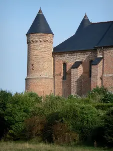 Versterkte kerken van Thiérache - Bezoek aan de versterkte kerk van Beaurain, in het dorp Flavigny-le-Grand-and-Beaurain