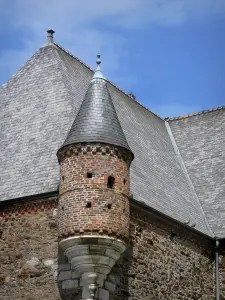 Versterkte kerken van Thiérache - Signy-le-Petit wachttoren af ​​tot de versterkte kerk Saint-Nicolas