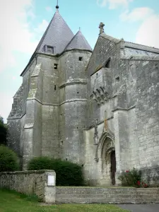 Versterkte kerken van Thiérache - Aouste: versterkte kerk van Saint-Remi