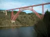 Viaducto de Garabit - Puente del ferrocarril que atraviesa el lago de la presa de Grandval, en las gargantas de la Truyère, en el municipio de Ruynes-en-Margeride