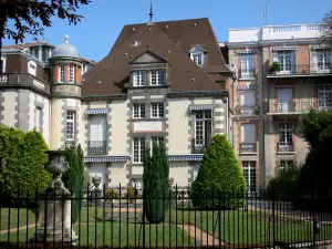 Vichy - Pavillon Sevigne en haar tuin