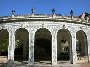 Vichy - Station thermale (ville thermale) : arcades du pavillon de la source des Célestins