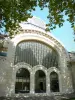 Vichy - Station thermale (ville thermale) : façade du centre thermal des Dômes (Thermes)