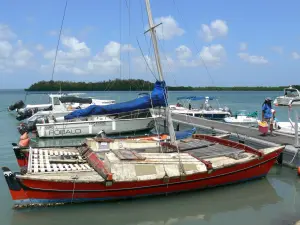 Vieux-Bourg - Boote des Hafens von Vieux-Bourg