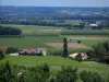 Vignoble de Bergerac - Arbres, champs de vignes et maisons