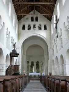 Vignory church - Inside the Saint-Etienne Romanesque church: nave and choir