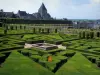Villandry城堡和花园 - 观赏花园俯瞰教堂和村屋