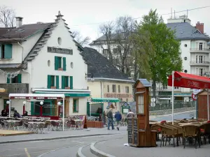 Villard-de-Lans - Case e caffè all'aperto del villaggio