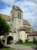 Villeconin - Iglesia de St. Aubin y su campanario, en el valle de la Zorra