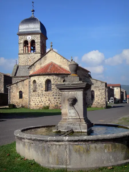 Villeneuve - Kirche Saint-Claude und Brunnen des Dorfes