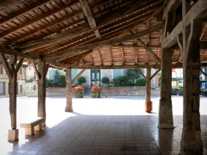 Villeréal - Medieval bastide town: wooden pillars of the covered market hall